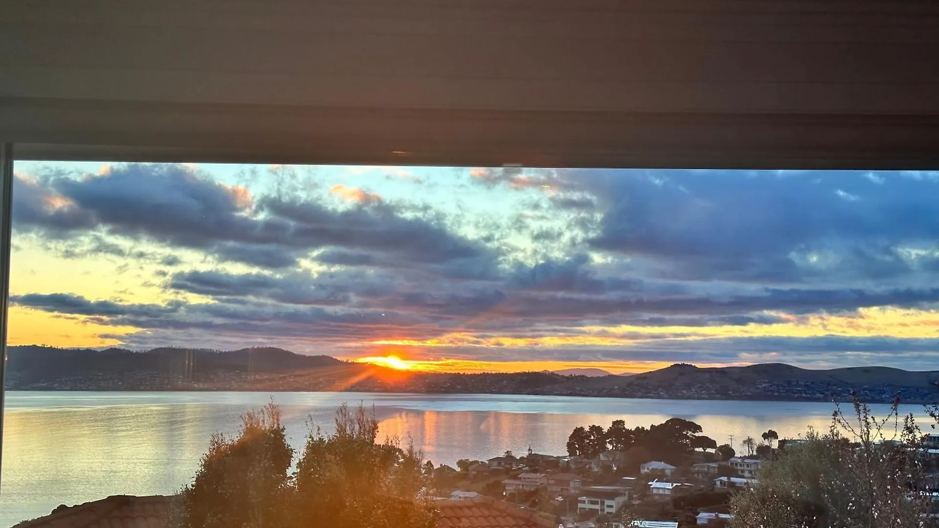 Lipscombe Escape Panoramic Views Luxury And Space Hobart Villa