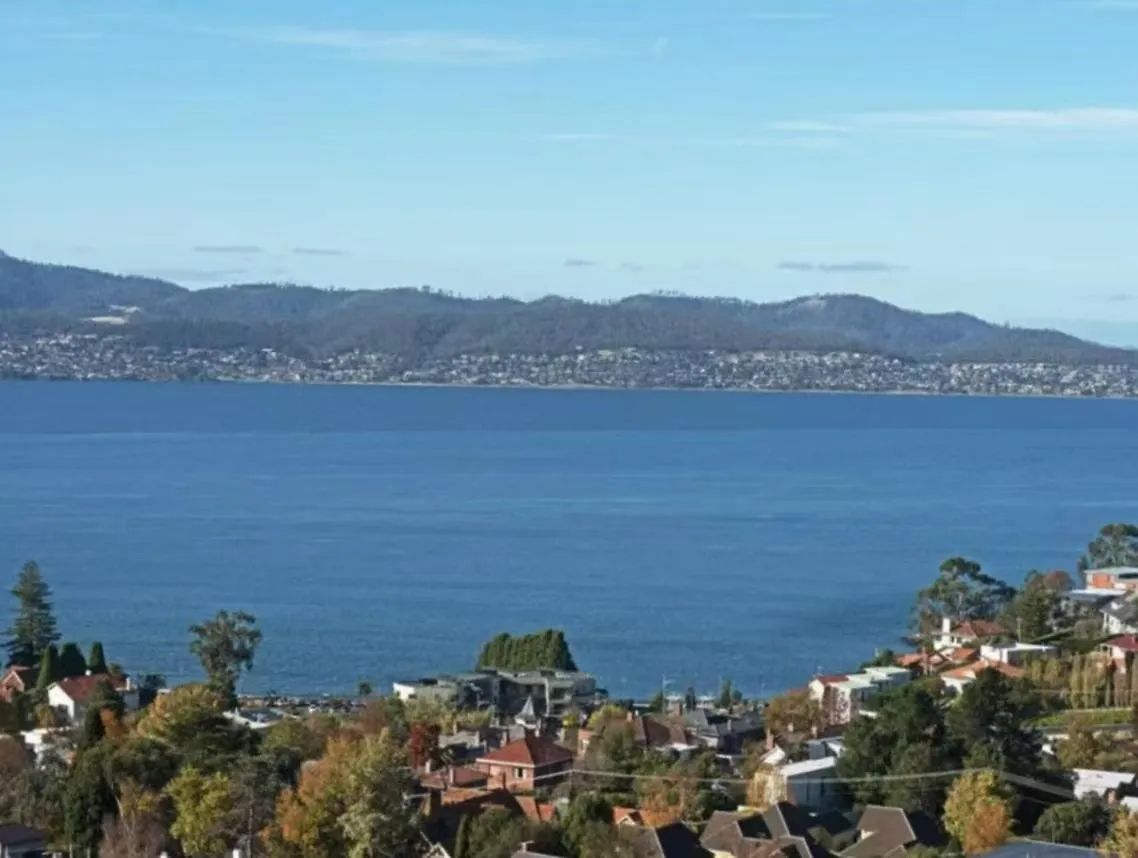 Lipscombe Escape Panoramic Views Luxury And Space Hobart