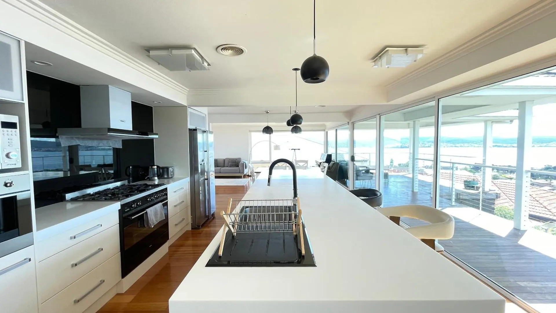 Villa Lipscombe Escape Panoramic Views Luxury And Space Hobart